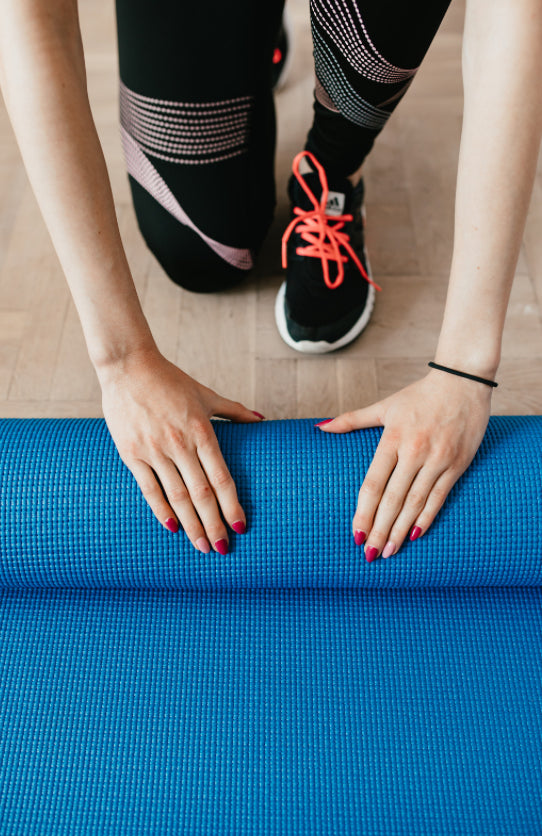 tapis-yoga-bleu-deroule