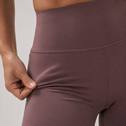 Pantalon de yoga droit effet peau de pêche marron