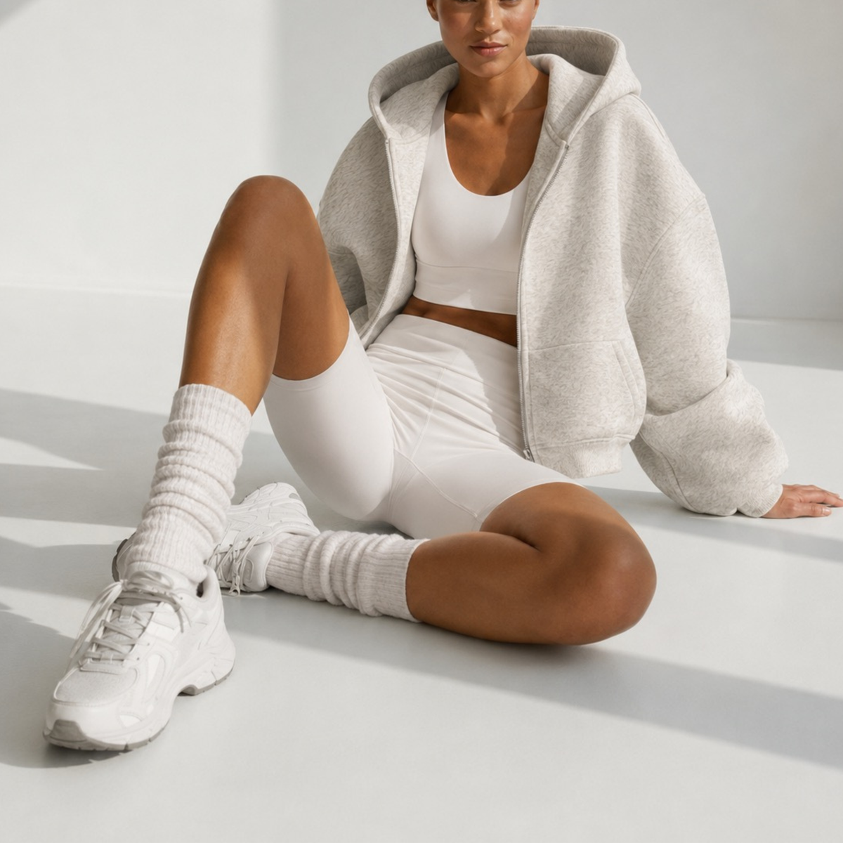 Sweat à capuche épais avec poche gris clair